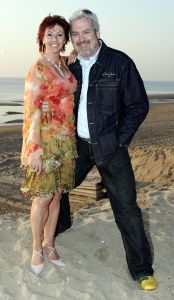 02-04-2005 SHOWBIZZ; OPENING BEACHCLUB VROEGER IN BLOEMENDAAL AAN ZEE. VELE BNers waren gekomen om met elkaar het seizoen te openen voor deze trendy club in Bloemendaal.
foto Albert den Iseger 