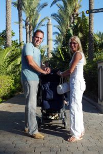 05-08-2004 SHOWBIZZ; Vakantie familie Bauer:Grand Canaria
FOTO: FRANS MARISKA MET ZOONS JAN EN CHRISTIAAN BAUER GENIETEN VAN HUN VAKANTIE
FOTO: ALBERT DEN ISEGER
