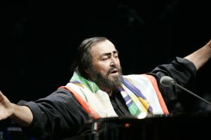 17-04-2005 SHOWBIZZ; LUCIANO PAVAROTTI GAF IN AHOY ROTTERDAM  EEN AFSCHEIDS CONCERT. 
FOTO ALBERT DEN ISEGER.