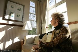 19-04-2005 SHOWBIZZ; MOEDER VAN BART DE GRAAF TREURT NOG ELKE DAG OM HET VERLIES VAN HAAR ZOON.
Marianne Poot de moeder van Bart de Graaf heeft het nog elka dag moeilijk met het grote verlies.
foto: Albert den Iseger