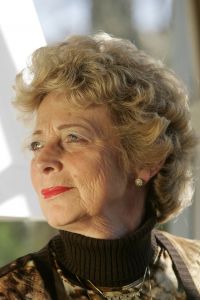 19-04-2005 SHOWBIZZ; MOEDER VAN BART DE GRAAF TREURT NOG ELKE DAG OM HET VERLIES VAN HAAR ZOON.
Marianne Poot de moeder van Bart de Graaf heeft het nog elka dag moeilijk met het grote verlies.
foto: Albert den Iseger