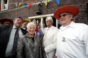 12-06-2004  SHOWBIZZ; Rudi Carrell op de kaasmarkt:Alkmaar
FOTO: ALBERT DEN ISEGER