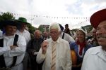 12-06-2004  SHOWBIZZ; Rudi Carrell op de kaasmarkt:Alkmaar
FOTO: ALBERT DEN ISEGER