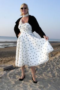 02-04-2005 SHOWBIZZ; OPENING BEACHCLUB VROEGER IN BLOEMENDAAL AAN ZEE. VELE BNers waren gekomen om met elkaar het seizoen te openen voor deze trendy club in Bloemendaal.
foto Albert den Iseger 