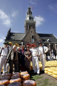 28-05-2004 SHOWBIZZ; Angela Groothuizen opent de Kaasmarkt in Alkmaar
FOTO: ALBERT DEN ISEGER