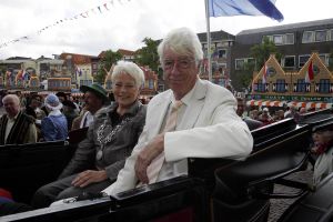 12-06-2004  SHOWBIZZ; Rudi Carrell op de kaasmarkt:Alkmaar
FOTO: ALBERT DEN ISEGER