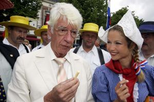 12-06-2004  SHOWBIZZ; Rudi Carrell op de kaasmarkt:Alkmaar
FOTO: ALBERT DEN ISEGER