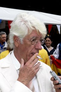 12-06-2004  SHOWBIZZ; Rudi Carrell op de kaasmarkt:Alkmaar
FOTO: ALBERT DEN ISEGER
