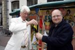 12-06-2004  SHOWBIZZ; Rudi Carrell op de kaasmarkt:Alkmaar
FOTO: ALBERT DEN ISEGER