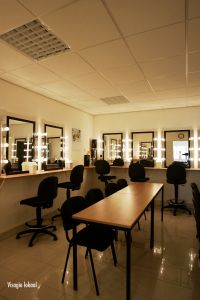 09-04-2005 ARCHITECTUUR;HAARLEMSE AKADEMIE TE UITGEEST. interieur foto\'s en gebouw. Haarlemse Akademie is een opleidings-instituut voor uiterlijke verzorging.
FOTO; ALBERT DEN ISEGER