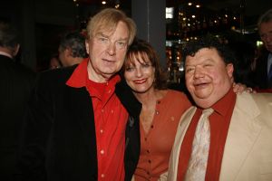 12-04-2006 SHOWBIZZ; JOOP BRAAKHEKKE VIERT ZIJN 65ste VERJAARDAG. Gisteravond was het feest in de Le Garage van Joop en zijn Team. Vele bekenden kwamen opdraven met kado\'s, bloemen of een goed gevulde envelope. Iedereen was uitgenodigd om heerlijk te blijven eten en de drank vloeide dan ook meer rijkelijk. Er was zelf een mini concert van Rita Reys waarvan als vanouds de vonken vanaf spatten. Joop is bezig met een nieuw en luxe kookprogramma die heel waarschijnelijk word uitgezonden door Talpa. Deze productie is geheel in handen van Rick Engelkes producties. Of het nu Connie Palmen was of Babette Cremer, Jan de Bouvrie of Henk van der Meijden, Eddy de Kroes of Catherine Keijl was, iedereen had een fantastiche avond. Iedereen weet weer waar de Le Garage is en dat Joop 65 is geworden, dat mag duidelijk zijn na zo\'n feest.