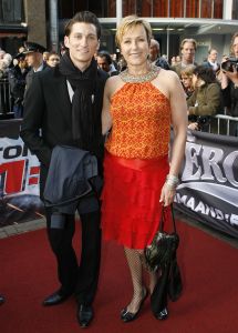27-04-2006 SHOWBIZZ; MISSION IMPOSSIBLE-ACTEURS BIJ NEDERLANDES PREMIERE TE AMSTERDAM. Drie acteurs uit Mission Impossible 111 waren naar Tuschinski gekomen om de premiere bij te wonen in plaats van hoofrol speler en producent Tom Cruise die zijn baby belangrijker vond dan promotie te maken voor zijn film in Nederland. Daarom waren hier Jonathan Rhys Meyers, Keri Russell en Maggie Q.aanwezig. Nederlandse sterren lieten het massaal afweten, slechts een  handje vol met vooral soapies waren aanwezig bij deze premiere.
foto: Albert den Iseger.