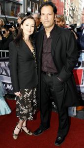 27-04-2006 SHOWBIZZ; MISSION IMPOSSIBLE-ACTEURS BIJ NEDERLANDES PREMIERE TE AMSTERDAM. Drie acteurs uit Mission Impossible 111 waren naar Tuschinski gekomen om de premiere bij te wonen in plaats van hoofrol speler en producent Tom Cruise die zijn baby belangrijker vond dan promotie te maken voor zijn film in Nederland. Daarom waren hier Jonathan Rhys Meyers, Keri Russell en Maggie Q.aanwezig. Nederlandse sterren lieten het massaal afweten, slechts een  handje vol met vooral soapies waren aanwezig bij deze premiere.
foto: Albert den Iseger.