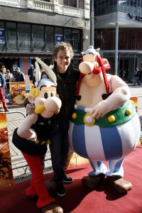17-04-2006 SHOWBIZZ; PREMIERE ASTERIX EN DE VIKINGEN MET JIM BAKKUM. Het Tuschinksi Theater was er klaar voor, het ontbijt voor de vele kinderen was geregeld en de Vikingen waren aangemeerd, Asterix liep engels te praten en de vele tv reporters deden hun werk met de vele BNers waarbij oa.  Hidde Maas, Jim Bakkum en Gaby, Ron Boszhard en familie, de dames van Djumbo, Erik van Tijn, Henk Jan Smits,  Mevr. de Zwart met dochters en Jon Karthaus met vriendin, Jamie Westland van Di-rect met zijn nieuwe vlam Elise van der Horst die we nog kennen van TMF. De Vikingen kinderen genoten van alle lekkers en het ontbijt en natuurlijk de nieuwe film.
foto: Albert den Iseger