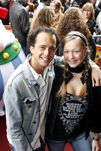 17-04-2006 SHOWBIZZ; PREMIERE ASTERIX EN DE VIKINGEN MET JIM BAKKUM. Het Tuschinksi Theater was er klaar voor, het ontbijt voor de vele kinderen was geregeld en de Vikingen waren aangemeerd, Asterix liep engels te praten en de vele tv reporters deden hun werk met de vele BNers waarbij oa.  Hidde Maas, Jim Bakkum en Gaby, Ron Boszhard en familie, de dames van Djumbo, Erik van Tijn, Henk Jan Smits,  Mevr. de Zwart met dochters en Jon Karthaus met vriendin, Jamie Westland van Di-rect met zijn nieuwe vlam Elise van der Horst die we nog kennen van TMF. De Vikingen kinderen genoten van alle lekkers en het ontbijt en natuurlijk de nieuwe film.
foto: Albert den Iseger