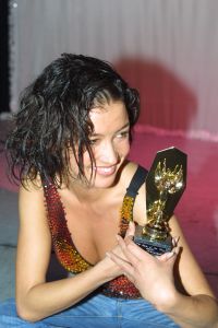 16-12-2001 SHOWBIZZ; TV BABES VERKIEZING TE AMSTERDAM. Verkiezing van de TV Babe of the year. Winnares werd Katja Schuurman, Froukje de Both werd fotografen babe en Anouk van Nes model of the year.
foto: Albert den Iseger.