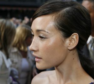 27-04-2006 SHOWBIZZ; MISSION IMPOSSIBLE-ACTEURS BIJ NEDERLANDES PREMIERE TE AMSTERDAM. Drie acteurs uit Mission Impossible 111 waren naar Tuschinski gekomen om de premiere bij te wonen in plaats van hoofrol speler en producent Tom Cruise die zijn baby belangrijker vond dan promotie te maken voor zijn film in Nederland. Daarom waren hier Jonathan Rhys Meyers, Keri Russell en Maggie Q.aanwezig. Nederlandse sterren lieten het massaal afweten, slechts een  handje vol met vooral soapies waren aanwezig bij deze premiere.
foto: Albert den Iseger.
