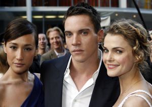 27-04-2006 SHOWBIZZ; MISSION IMPOSSIBLE-ACTEURS BIJ NEDERLANDES PREMIERE TE AMSTERDAM. Drie acteurs uit Mission Impossible 111 waren naar Tuschinski gekomen om de premiere bij te wonen in plaats van hoofrol speler en producent Tom Cruise die zijn baby belangrijker vond dan promotie te maken voor zijn film in Nederland. Daarom waren hier Jonathan Rhys Meyers, Keri Russell en Maggie Q.aanwezig. Nederlandse sterren lieten het massaal afweten, slechts een  handje vol met vooral soapies waren aanwezig bij deze premiere.
foto: Albert den Iseger.