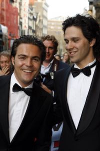 27-04-2006 SHOWBIZZ; MISSION IMPOSSIBLE-ACTEURS BIJ NEDERLANDES PREMIERE TE AMSTERDAM. Drie acteurs uit Mission Impossible 111 waren naar Tuschinski gekomen om de premiere bij te wonen in plaats van hoofrol speler en producent Tom Cruise die zijn baby belangrijker vond dan promotie te maken voor zijn film in Nederland. Daarom waren hier Jonathan Rhys Meyers, Keri Russell en Maggie Q.aanwezig. Nederlandse sterren lieten het massaal afweten, slechts een  handje vol met vooral soapies waren aanwezig bij deze premiere.
foto: Albert den Iseger.