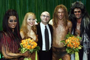 17-04-2007 SHOWBIZZ: TARZAN SLINGERT VOORTAAN IN HET CIRCUS THEATER IN SCHEVENINGEN. Het werd toch een rode loper in plaats van een geplande groene loper en dat is maar goed ook want rood is de kleur van de liefde en dat was ook zeer van toepassing bij de gasten en in de musical.
foto: Albert den Iseger