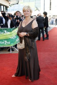 17-04-2007 SHOWBIZZ: TARZAN SLINGERT VOORTAAN IN HET CIRCUS THEATER IN SCHEVENINGEN. Het werd toch een rode loper in plaats van een geplande groene loper en dat is maar goed ook want rood is de kleur van de liefde en dat was ook zeer van toepassing bij de gasten en in de musical.
foto: Albert den Iseger 