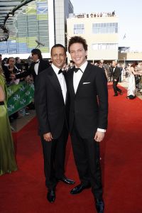 17-04-2007 SHOWBIZZ: TARZAN SLINGERT VOORTAAN IN HET CIRCUS THEATER IN SCHEVENINGEN. Het werd toch een rode loper in plaats van een geplande groene loper en dat is maar goed ook want rood is de kleur van de liefde en dat was ook zeer van toepassing bij de gasten en in de musical.
foto: Albert den Iseger 