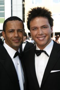 17-04-2007 SHOWBIZZ: TARZAN SLINGERT VOORTAAN IN HET CIRCUS THEATER IN SCHEVENINGEN. Het werd toch een rode loper in plaats van een geplande groene loper en dat is maar goed ook want rood is de kleur van de liefde en dat was ook zeer van toepassing bij de gasten en in de musical.
foto: Albert den Iseger