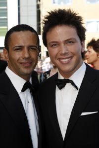 17-04-2007 SHOWBIZZ: TARZAN SLINGERT VOORTAAN IN HET CIRCUS THEATER IN SCHEVENINGEN. Het werd toch een rode loper in plaats van een geplande groene loper en dat is maar goed ook want rood is de kleur van de liefde en dat was ook zeer van toepassing bij de gasten en in de musical.
foto: Albert den Iseger