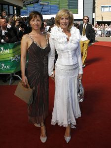 17-04-2007 SHOWBIZZ: TARZAN SLINGERT VOORTAAN IN HET CIRCUS THEATER IN SCHEVENINGEN. Het werd toch een rode loper in plaats van een geplande groene loper en dat is maar goed ook want rood is de kleur van de liefde en dat was ook zeer van toepassing bij de gasten en in de musical.
foto: Albert den Iseger 