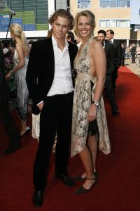 17-04-2007 SHOWBIZZ: TARZAN SLINGERT VOORTAAN IN HET CIRCUS THEATER IN SCHEVENINGEN. Het werd toch een rode loper in plaats van een geplande groene loper en dat is maar goed ook want rood is de kleur van de liefde en dat was ook zeer van toepassing bij de gasten en in de musical.
foto: Albert den Iseger 
