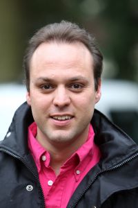 10-04-2008 SHOWBIZZ; MARISKA EN FRANS BAUER HEBBEN HET ER MAAR DRUK MEE, HUN HUWELIJK OP 9 MEI. Hun beide agenda-s staan overvol met afspraken voor van alles en nog wat. Dag en nacht zijn ze in de weer om van die ene dag een onvergetelijke te maken. Van alles moet er geregeld worden. Fotoshoots, vergaderingen,intervieuws enz enz. Frans en Mariska zijn er erg druk mee en hebben op het ogenblik geen tijd te verspillen, nog maar 4 weken en dan is het zo ver.
foto: Albert den Iseger.