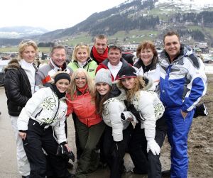 9-04-2008 SHOWBIZZ; MUZIEK, FEESTEN, LACHEN, GENIETEN EN VEEL SNEEUW. Het was weer een groots feest voor de grootste familie van Nederland de Trosfamilie. Het Tros muziekfeest brengt je vanuit Westendorf een spetterend feest met het programma Blij dat ik glij en het  Muziekfeest in de sneeuw. De Tros gasten werden getrakteerd op oa. Frans Bauer- Thomas Berge - Wolter Kroes - Jan Smit - Charlene - Rene Froger - Corry Konings - Jeroen v.d.Boom en vele anderen. Wil je 2.5 uur  genieten van een gezellig avondje Tros met Nederlandse muziek kijk dan vrijdag 11 April naar Nederland 1.
foto: Albert den Iseger.