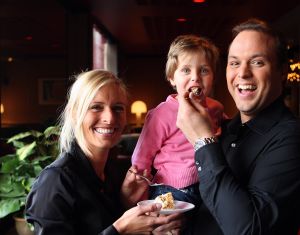 24-04-2008 SHOWBIZZ; FRANS EN MARISKA BAUER ZIJN ER NU ECHT KLAAR VOOR. De bruidstaart is ontworpen, hij is ook al geproefd, de auto is bekend en ze hebben er al een test ritje gemaakt, de kleding is klaar en de planning van 9 Mei is rond. Nu even rustig op adem komen want nog 15 dagen en dan is het zo ver: De bruiloft van het jaar 2008.
foto: Albert den Iseger.