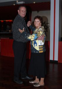 24-04-2008 SHOWBIZZ; FRANS EN MARISKA BAUER ZIJN ER NU ECHT KLAAR VOOR. De bruidstaart is ontworpen, hij is ook al geproefd, de auto is bekend en ze hebben er al een test ritje gemaakt, de kleding is klaar en de planning van 9 Mei is rond. Nu even rustig op adem komen want nog 15 dagen en dan is het zo ver: De bruiloft van het jaar 2008.
foto: Albert den Iseger.