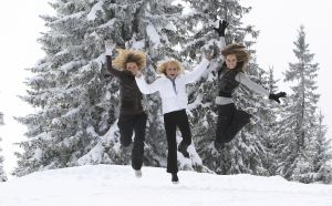 9-04-2008 SHOWBIZZ; MUZIEK, FEESTEN, LACHEN, GENIETEN EN VEEL SNEEUW. Het was weer een groots feest voor de grootste familie van Nederland de Trosfamilie. Het Tros muziekfeest brengt je vanuit Westendorf een spetterend feest met het programma Blij dat ik glij en het  Muziekfeest in de sneeuw. De Tros gasten werden getrakteerd op oa. Frans Bauer- Thomas Berge - Wolter Kroes - Jan Smit - Charlene - Rene Froger - Corry Konings - Jeroen v.d.Boom en vele anderen. Wil je 2.5 uur  genieten van een gezellig avondje Tros met Nederlandse muziek kijk dan vrijdag 11 April naar Nederland 1.
foto: Albert den Iseger.
