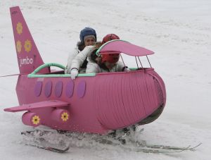 9-04-2008 SHOWBIZZ; MUZIEK, FEESTEN, LACHEN, GENIETEN EN VEEL SNEEUW. Het was weer een groots feest voor de grootste familie van Nederland de Trosfamilie. Het Tros muziekfeest brengt je vanuit Westendorf een spetterend feest met het programma Blij dat ik glij en het  Muziekfeest in de sneeuw. De Tros gasten werden getrakteerd op oa. Frans Bauer- Thomas Berge - Wolter Kroes - Jan Smit - Charlene - Rene Froger - Corry Konings - Jeroen v.d.Boom en vele anderen. Wil je 2.5 uur  genieten van een gezellig avondje Tros met Nederlandse muziek kijk dan vrijdag 11 April naar Nederland 1.
foto: Albert den Iseger.
