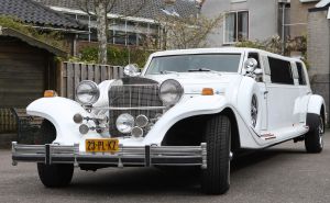 24-04-2008 SHOWBIZZ; FRANS EN MARISKA BAUER ZIJN ER NU ECHT KLAAR VOOR. De bruidstaart is ontworpen, hij is ook al geproefd, de auto is bekend en ze hebben er al een test ritje gemaakt, de kleding is klaar en de planning van 9 Mei is rond. Nu even rustig op adem komen want nog 15 dagen en dan is het zo ver: De bruiloft van het jaar 2008.
foto: Albert den Iseger.
