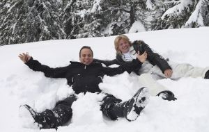 9-04-2008 SHOWBIZZ; MUZIEK, FEESTEN, LACHEN, GENIETEN EN VEEL SNEEUW. Het was weer een groots feest voor de grootste familie van Nederland de Trosfamilie. Het Tros muziekfeest brengt je vanuit Westendorf een spetterend feest met het programma Blij dat ik glij en het  Muziekfeest in de sneeuw. De Tros gasten werden getrakteerd op oa. Frans Bauer- Thomas Berge - Wolter Kroes - Jan Smit - Charlene - Rene Froger - Corry Konings - Jeroen v.d.Boom en vele anderen. Wil je 2.5 uur  genieten van een gezellig avondje Tros met Nederlandse muziek kijk dan vrijdag 11 April naar Nederland 1.
foto: Albert den Iseger.