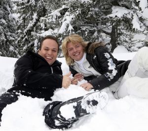 9-04-2008 SHOWBIZZ; MUZIEK, FEESTEN, LACHEN, GENIETEN EN VEEL SNEEUW. Het was weer een groots feest voor de grootste familie van Nederland de Trosfamilie. Het Tros muziekfeest brengt je vanuit Westendorf een spetterend feest met het programma Blij dat ik glij en het  Muziekfeest in de sneeuw. De Tros gasten werden getrakteerd op oa. Frans Bauer- Thomas Berge - Wolter Kroes - Jan Smit - Charlene - Rene Froger - Corry Konings - Jeroen v.d.Boom en vele anderen. Wil je 2.5 uur  genieten van een gezellig avondje Tros met Nederlandse muziek kijk dan vrijdag 11 April naar Nederland 1.
foto: Albert den Iseger.