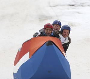 9-04-2008 SHOWBIZZ; MUZIEK, FEESTEN, LACHEN, GENIETEN EN VEEL SNEEUW. Het was weer een groots feest voor de grootste familie van Nederland de Trosfamilie. Het Tros muziekfeest brengt je vanuit Westendorf een spetterend feest met het programma Blij dat ik glij en het  Muziekfeest in de sneeuw. De Tros gasten werden getrakteerd op oa. Frans Bauer- Thomas Berge - Wolter Kroes - Jan Smit - Charlene - Rene Froger - Corry Konings - Jeroen v.d.Boom en vele anderen. Wil je 2.5 uur  genieten van een gezellig avondje Tros met Nederlandse muziek kijk dan vrijdag 11 April naar Nederland 1.
foto: Albert den Iseger.