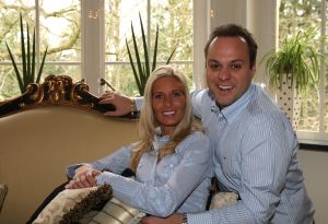 24-04-2008 SHOWBIZZ; FRANS EN MARISKA BAUER ZIJN ER NU ECHT KLAAR VOOR. De bruidstaart is ontworpen, hij is ook al geproefd, de auto is bekend en ze hebben er al een test ritje gemaakt, de kleding is klaar en de planning van 9 Mei is rond. Nu even rustig op adem komen want nog 15 dagen en dan is het zo ver: De bruiloft van het jaar 2008.
foto: Albert den Iseger.