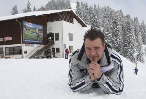 9-04-2008 SHOWBIZZ; MUZIEK, FEESTEN, LACHEN, GENIETEN EN VEEL SNEEUW. Het was weer een groots feest voor de grootste familie van Nederland de Trosfamilie. Het Tros muziekfeest brengt je vanuit Westendorf een spetterend feest met het programma Blij dat ik glij en het  Muziekfeest in de sneeuw. De Tros gasten werden getrakteerd op oa. Frans Bauer- Thomas Berge - Wolter Kroes - Jan Smit - Charlene - Rene Froger - Corry Konings - Jeroen v.d.Boom en vele anderen. Wil je 2.5 uur  genieten van een gezellig avondje Tros met Nederlandse muziek kijk dan vrijdag 11 April naar Nederland 1.
foto: Albert den Iseger.
