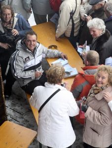 9-04-2008 SHOWBIZZ; MUZIEK, FEESTEN, LACHEN, GENIETEN EN VEEL SNEEUW. Het was weer een groots feest voor de grootste familie van Nederland de Trosfamilie. Het Tros muziekfeest brengt je vanuit Westendorf een spetterend feest met het programma Blij dat ik glij en het  Muziekfeest in de sneeuw. De Tros gasten werden getrakteerd op oa. Frans Bauer- Thomas Berge - Wolter Kroes - Jan Smit - Charlene - Rene Froger - Corry Konings - Jeroen v.d.Boom en vele anderen. Wil je 2.5 uur  genieten van een gezellig avondje Tros met Nederlandse muziek kijk dan vrijdag 11 April naar Nederland 1.
foto: Albert den Iseger.