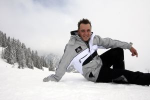 9-04-2008 SHOWBIZZ; MUZIEK, FEESTEN, LACHEN, GENIETEN EN VEEL SNEEUW. Het was weer een groots feest voor de grootste familie van Nederland de Trosfamilie. Het Tros muziekfeest brengt je vanuit Westendorf een spetterend feest met het programma Blij dat ik glij en het  Muziekfeest in de sneeuw. De Tros gasten werden getrakteerd op oa. Frans Bauer- Thomas Berge - Wolter Kroes - Jan Smit - Charlene - Rene Froger - Corry Konings - Jeroen v.d.Boom en vele anderen. Wil je 2.5 uur  genieten van een gezellig avondje Tros met Nederlandse muziek kijk dan vrijdag 11 April naar Nederland 1.
foto: Albert den Iseger.