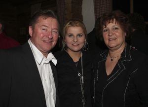 9-04-2008 SHOWBIZZ; MUZIEK, FEESTEN, LACHEN, GENIETEN EN VEEL SNEEUW. Het was weer een groots feest voor de grootste familie van Nederland de Trosfamilie. Het Tros muziekfeest brengt je vanuit Westendorf een spetterend feest met het programma Blij dat ik glij en het  Muziekfeest in de sneeuw. De Tros gasten werden getrakteerd op oa. Frans Bauer- Thomas Berge - Wolter Kroes - Jan Smit - Charlene - Rene Froger - Corry Konings - Jeroen v.d.Boom en vele anderen. Wil je 2.5 uur  genieten van een gezellig avondje Tros met Nederlandse muziek kijk dan vrijdag 11 April naar Nederland 1.
foto: Albert den Iseger.