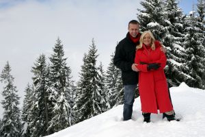 9-04-2008 SHOWBIZZ; MUZIEK, FEESTEN, LACHEN, GENIETEN EN VEEL SNEEUW. Het was weer een groots feest voor de grootste familie van Nederland de Trosfamilie. Het Tros muziekfeest brengt je vanuit Westendorf een spetterend feest met het programma Blij dat ik glij en het  Muziekfeest in de sneeuw. De Tros gasten werden getrakteerd op oa. Frans Bauer- Thomas Berge - Wolter Kroes - Jan Smit - Charlene - Rene Froger - Corry Konings - Jeroen v.d.Boom en vele anderen. Wil je 2.5 uur  genieten van een gezellig avondje Tros met Nederlandse muziek kijk dan vrijdag 11 April naar Nederland 1.
foto: Albert den Iseger.