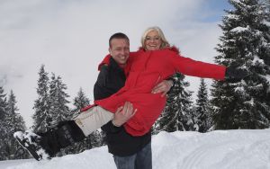 9-04-2008 SHOWBIZZ; MUZIEK, FEESTEN, LACHEN, GENIETEN EN VEEL SNEEUW. Het was weer een groots feest voor de grootste familie van Nederland de Trosfamilie. Het Tros muziekfeest brengt je vanuit Westendorf een spetterend feest met het programma Blij dat ik glij en het  Muziekfeest in de sneeuw. De Tros gasten werden getrakteerd op oa. Frans Bauer- Thomas Berge - Wolter Kroes - Jan Smit - Charlene - Rene Froger - Corry Konings - Jeroen v.d.Boom en vele anderen. Wil je 2.5 uur  genieten van een gezellig avondje Tros met Nederlandse muziek kijk dan vrijdag 11 April naar Nederland 1.
foto: Albert den Iseger.