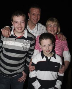 9-04-2008 SHOWBIZZ; MUZIEK, FEESTEN, LACHEN, GENIETEN EN VEEL SNEEUW. Het was weer een groots feest voor de grootste familie van Nederland de Trosfamilie. Het Tros muziekfeest brengt je vanuit Westendorf een spetterend feest met het programma Blij dat ik glij en het  Muziekfeest in de sneeuw. De Tros gasten werden getrakteerd op oa. Frans Bauer- Thomas Berge - Wolter Kroes - Jan Smit - Charlene - Rene Froger - Corry Konings - Jeroen v.d.Boom en vele anderen. Wil je 2.5 uur  genieten van een gezellig avondje Tros met Nederlandse muziek kijk dan vrijdag 11 April naar Nederland 1.
foto: Albert den Iseger.