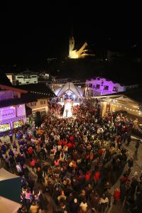 9-04-2008 SHOWBIZZ; MUZIEK, FEESTEN, LACHEN, GENIETEN EN VEEL SNEEUW. Het was weer een groots feest voor de grootste familie van Nederland de Trosfamilie. Het Tros muziekfeest brengt je vanuit Westendorf een spetterend feest met het programma Blij dat ik glij en het  Muziekfeest in de sneeuw. De Tros gasten werden getrakteerd op oa. Frans Bauer- Thomas Berge - Wolter Kroes - Jan Smit - Charlene - Rene Froger - Corry Konings - Jeroen v.d.Boom en vele anderen. Wil je 2.5 uur  genieten van een gezellig avondje Tros met Nederlandse muziek kijk dan vrijdag 11 April naar Nederland 1.
foto: Albert den Iseger.