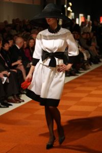 10-04-2008 SHOWBIZZ; FRANS HOOGENDOORN PRESENTEERDE HAUTE COUTURE SHOW  IN DEN BOSCH. Tijdens de opening van de Art Fair 2008 in de Brabant Hallen te Den Bosch presenteerde Frans Hoogendoorn zijn laatste creaties voor het talrijke mode publiek. Frans die oa. Prinses Irene adviseert en kleed was zeer tevreden en verbaasde zijn publiek met een oogverblindende bruid in een prachtige met bloemen geprinte bruidsjurk, het applaus was lang en luidruchtig.
foto: Albert den Iseger.